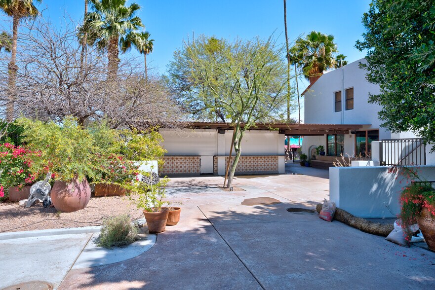 More Photos Of 369 N Palm Canyon Dr, Palm Springs Restaurant For Lease