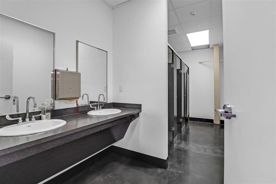 More Photos Of 2137 Savannah Hwy, Charleston Freestanding For Sale