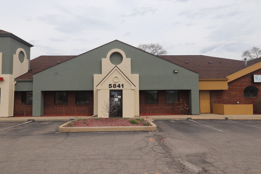 More Photos Of 5841 Whitmore Lake Rd, Brighton Medical For Lease