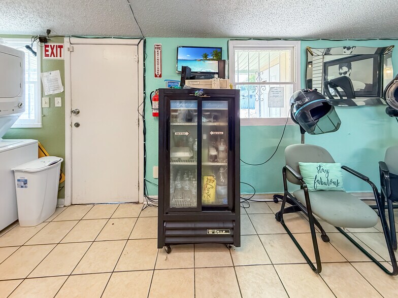 More Photos Of 104 W Hallmark Ave, Killeen Freestanding For Sale