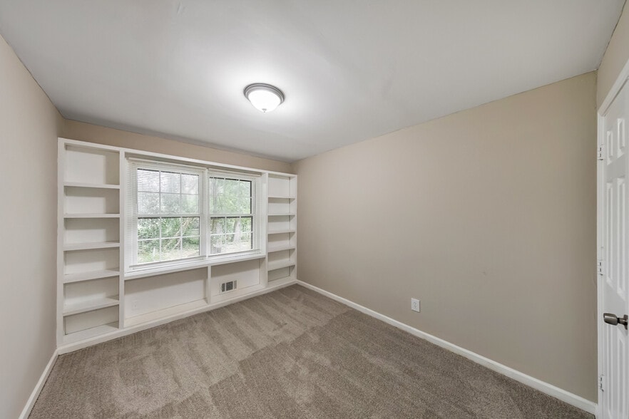 More Photos Of 2611 Golfview Ter SE, Conyers Multifamily For Sale