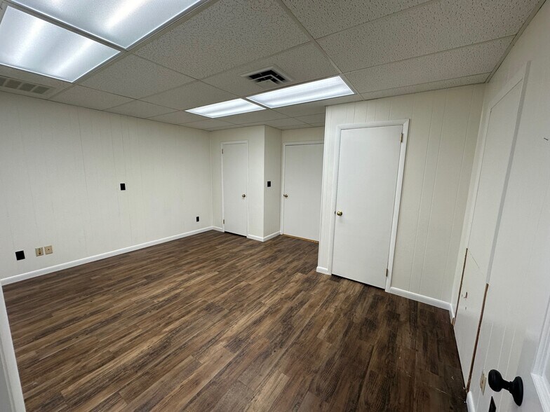 More Photos Of 457 Bantam Rd, Litchfield Freestanding For Lease