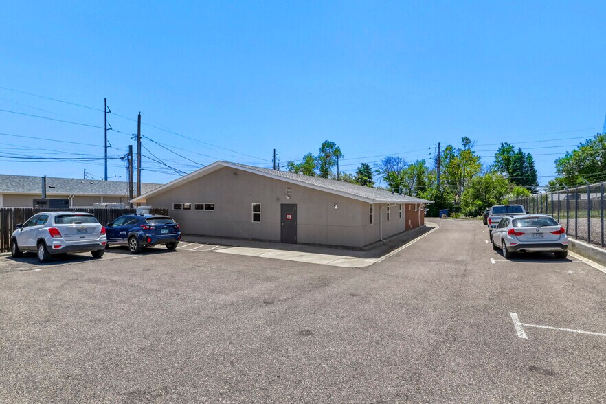 More Photos Of 641 E 112th Ave, Northglenn Veterinarian Kennel For Sale