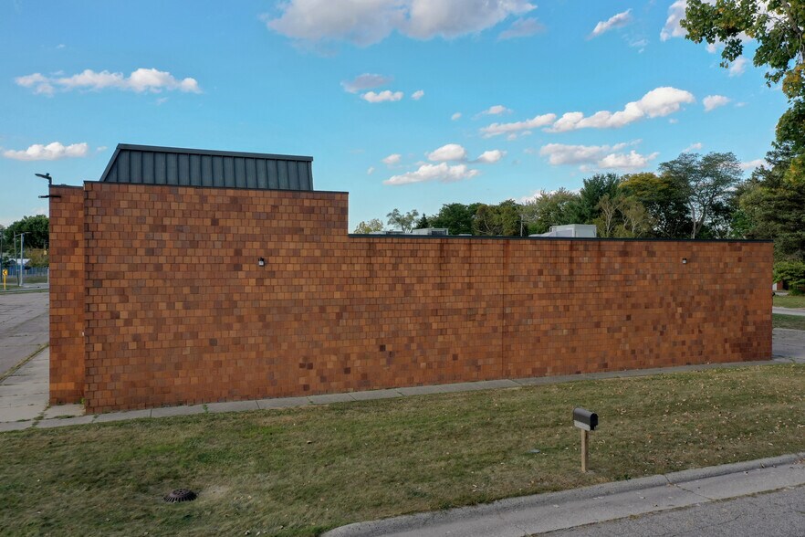More Photos Of 38116-38160 S Gratiot Ave, Clinton Township Freestanding For Sale