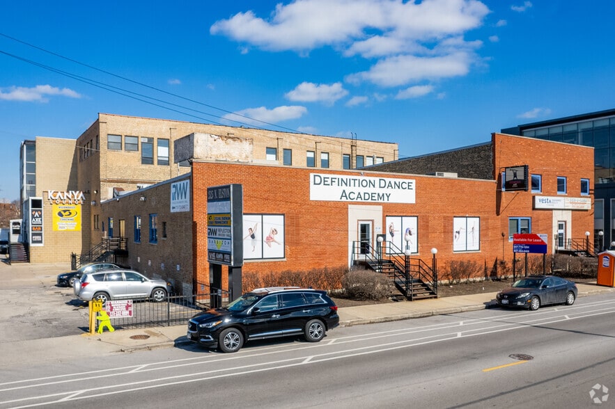 More Photos Of 2525 N Elston Ave, Chicago Showroom For Lease