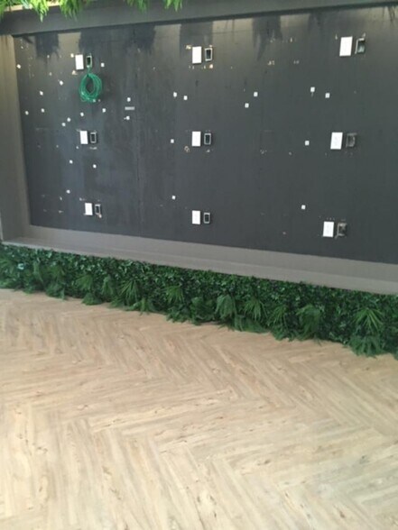 More Photos Of 2350 Guadalupe St, Austin Storefront For Lease