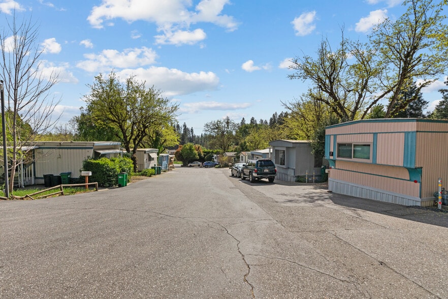 More Photos Of 639 Whiting St St, Grass Valley Manufactured Housing Mobile Home Park For Sale
