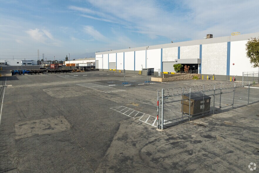 More Photos Of 325-337 N Baldwin Park Blvd, City of Industry Warehouse For Lease