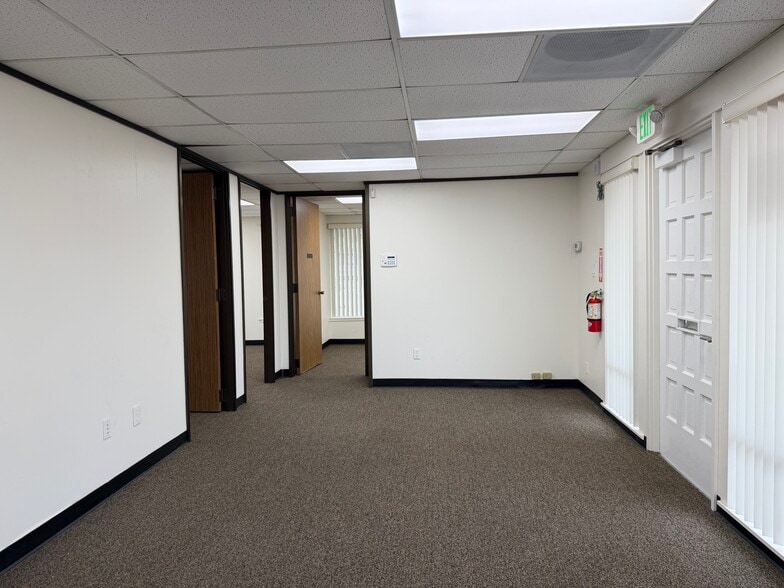 More Photos Of 911 Hacienda Dr, Vista Unknown For Lease