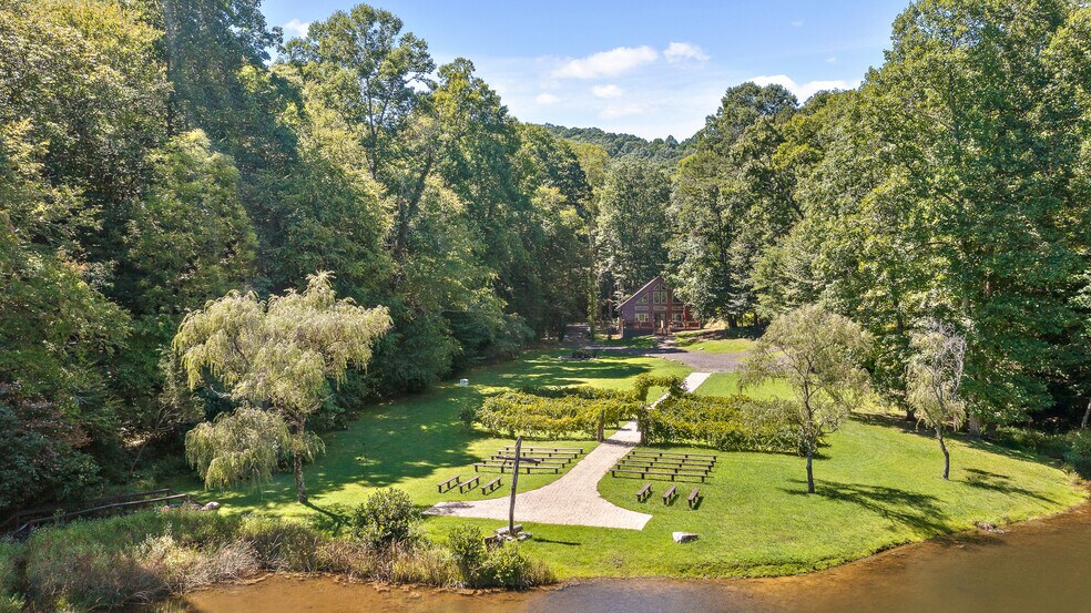 More Photos Of 340 Willow Creek Dr, Blue Ridge Hotel For Sale