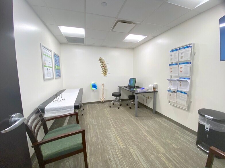 More Photos Of 1105-1129 Saxon Blvd, Orange City Office For Sale