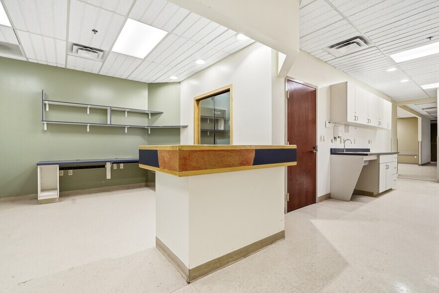 More Photos Of 2400 Trawood Dr, El Paso Medical For Lease