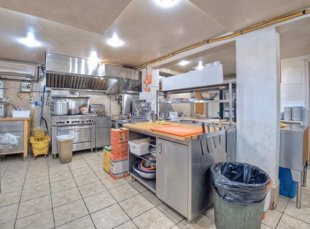 More Photos Of 148 Rue Principale, Gatineau Restaurant For Sale