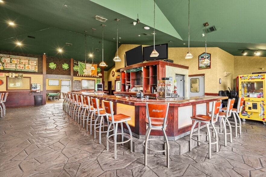 More Photos Of 830 Oregon Center Dr, Oregon Restaurant For Sale
