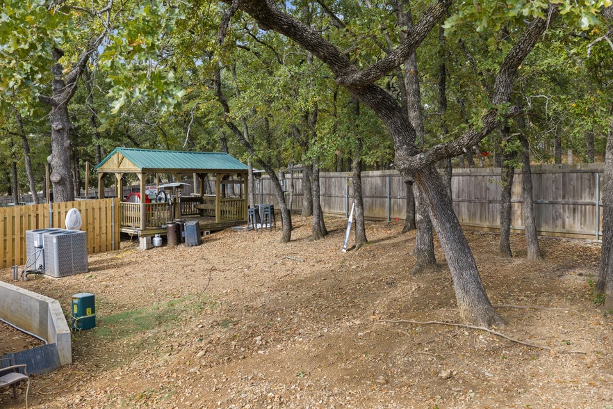 More Photos Of 3133 Chickasaw Trl, Sulphur Restaurant For Sale