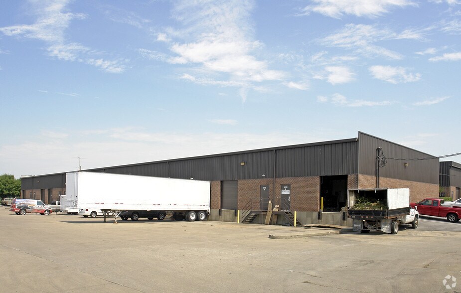 More Photos Of 18102 Chesterfield Airport Rd, Chesterfield Unknown For Lease