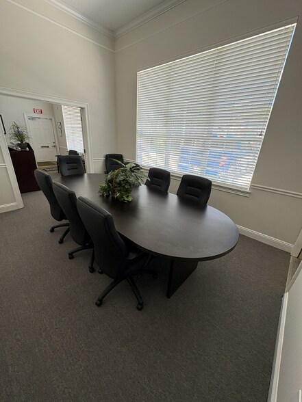 More Photos Of 8833 Perimeter Park Blvd, Jacksonville Medical For Sale
