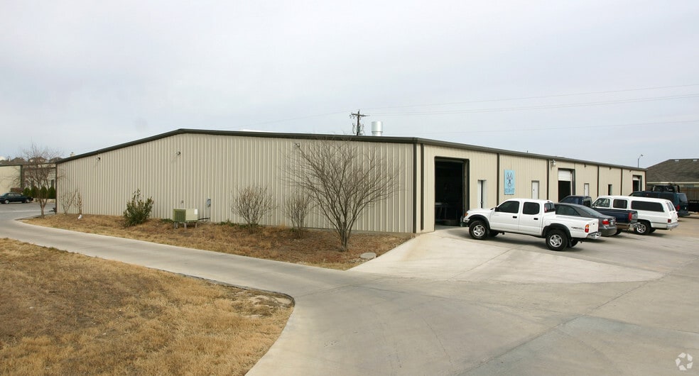 Primary Photo Of 18 Indian Meadows Dr, Round Rock Warehouse For Lease