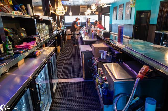 More Photos Of 854 Washington St, Burlington Bar For Sale