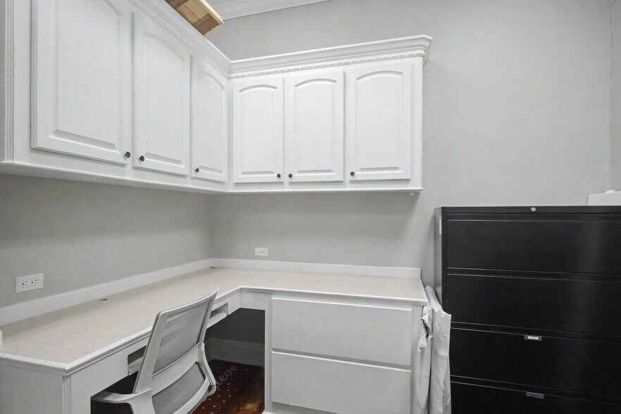 More Photos Of 3506 Washington Ave, Gulfport Office For Lease
