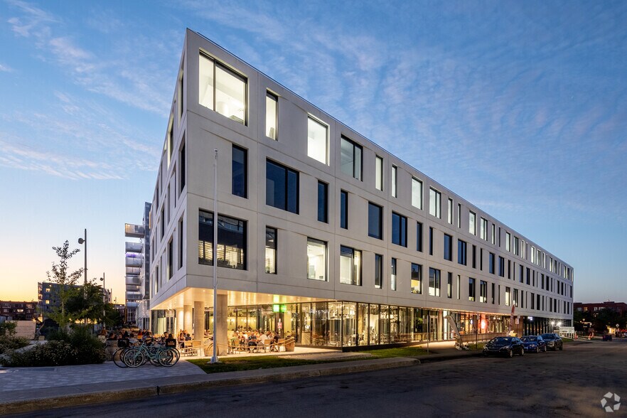 More Photos Of 2601 Rue William Tremblay, Montréal Healthcare For Lease