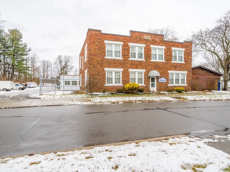 More Photos Of 50 Franklin St, Batavia Flex For Sale