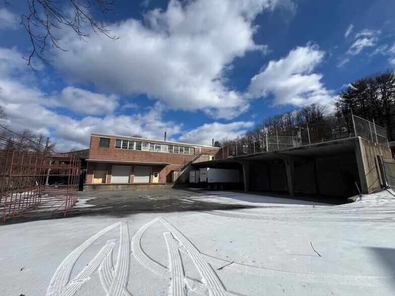 More Photos Of 111 Lafayette Ave, White Plains Warehouse For Lease