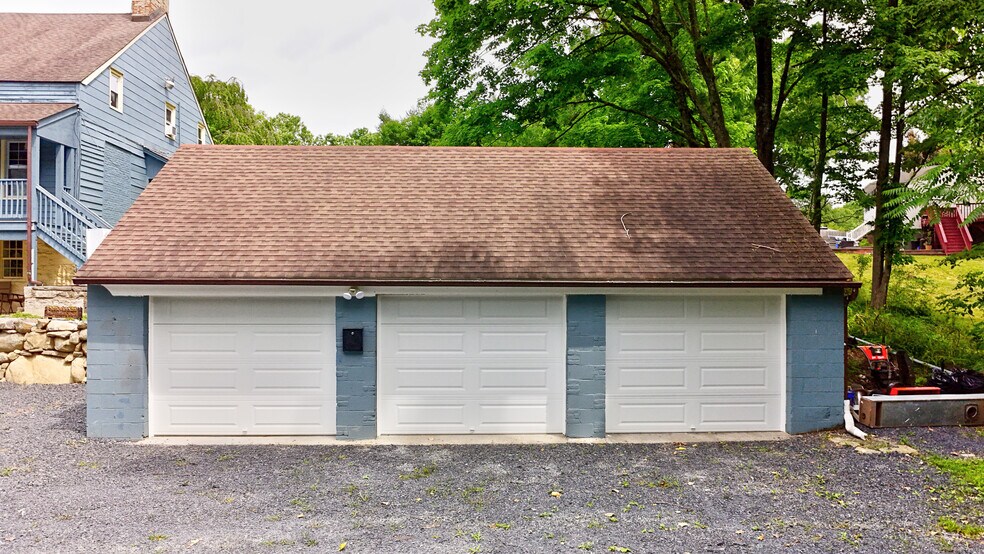 More Photos Of 967 Little Britain Rd, New Windsor Freestanding For Sale