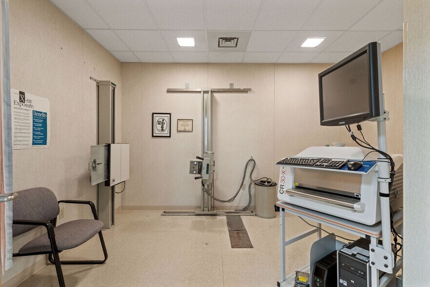 More Photos Of 2559 37th Ave, Columbus Medical For Sale