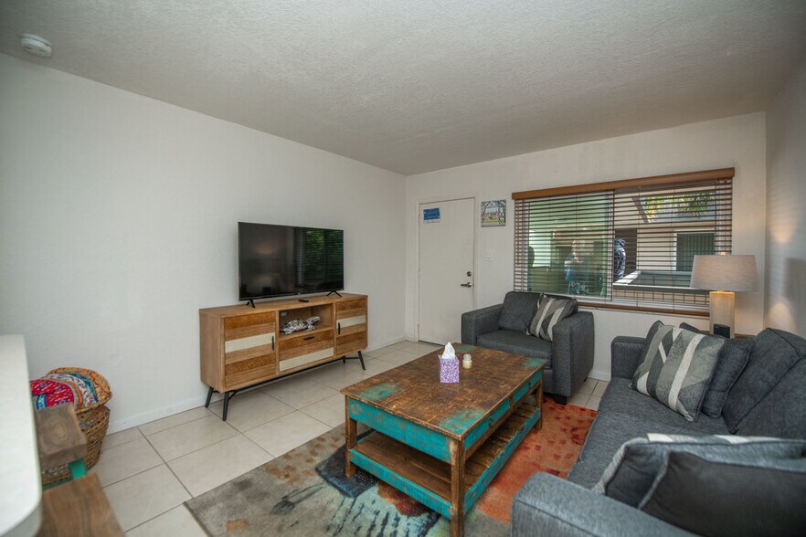 More Photos Of 2595 Tamiami Trl, Port Charlotte Apartments For Lease
