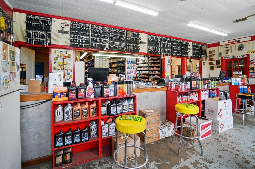 More Photos Of 315 W Morgan St, Monroe Auto Repair For Sale