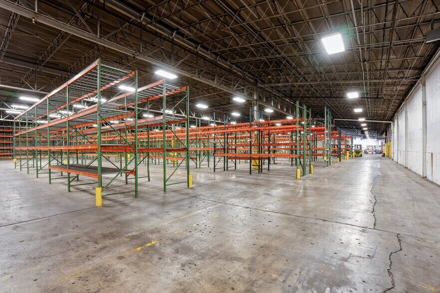 More Photos Of 2301 Fleur Dr, Des Moines Warehouse For Sale