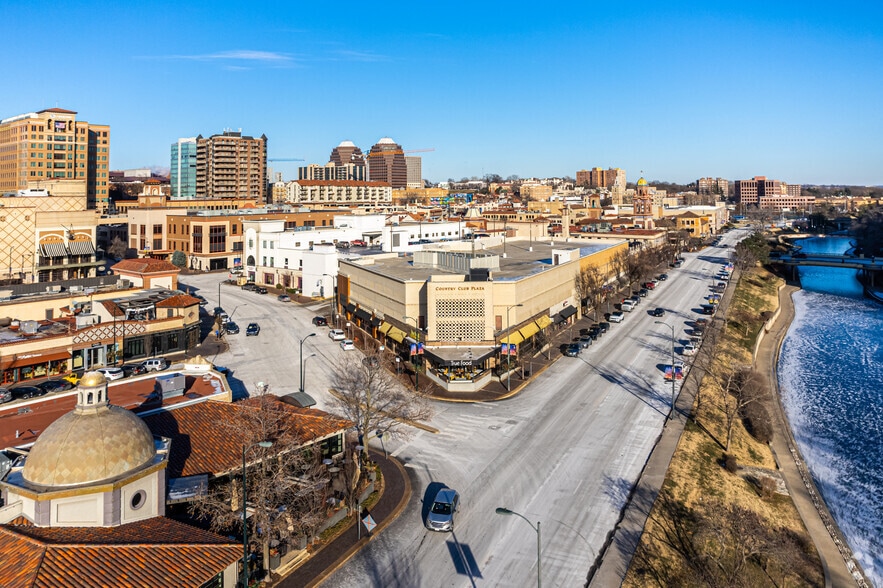 More Photos Of 414-418 Nichols Rd, Kansas City Unknown For Lease