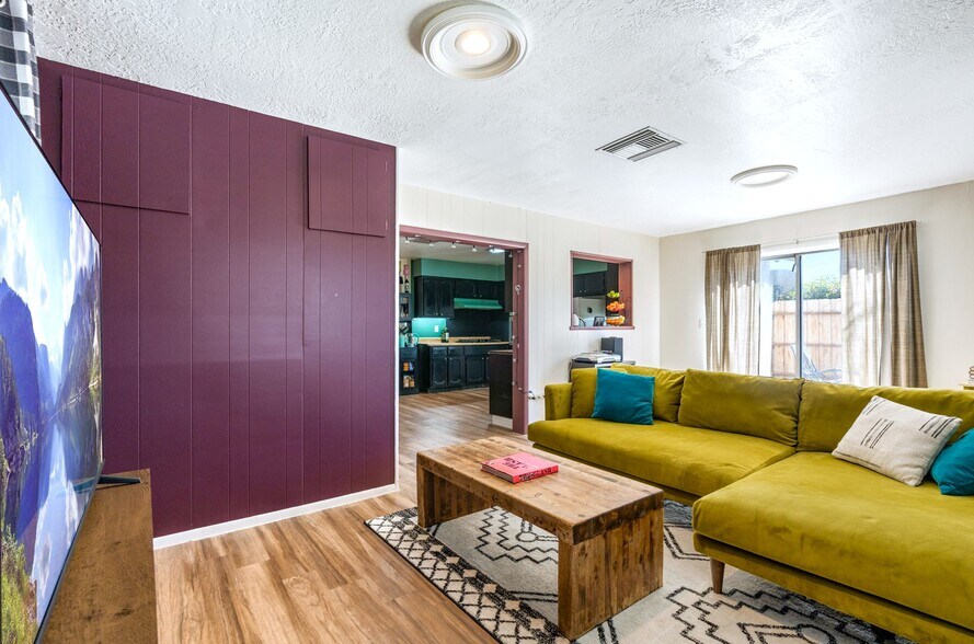 More Photos Of 613 Jane St NE, Albuquerque Flex For Sale