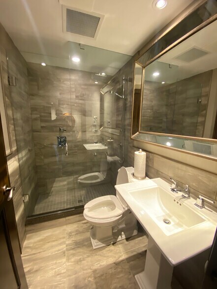 More Photos Of 424 Waterloo St, London Medical For Sale