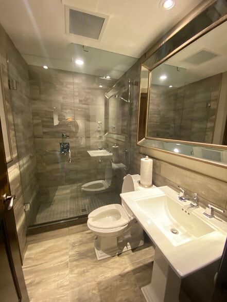 More Photos Of 424 Waterloo St, London Medical For Lease