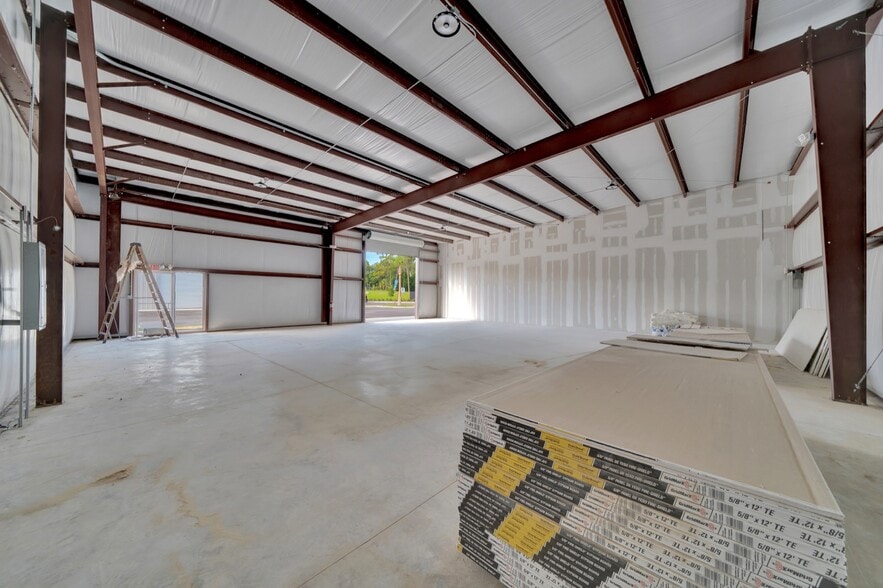 More Photos Of 5741 S Pine Ave, Ocala Service For Lease