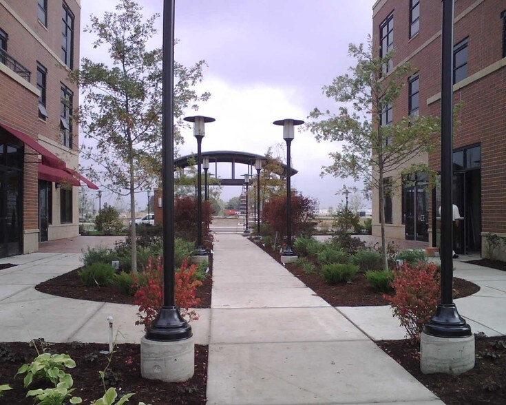 More Photos Of 2380 Esplanade Dr, Algonquin Office For Lease