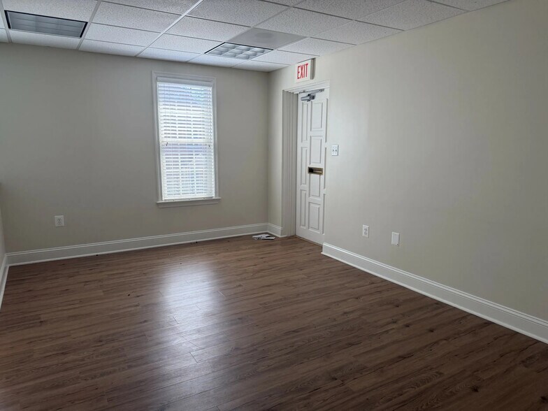 More Photos Of 9250-9254 Mosby St, Manassas Office For Sale