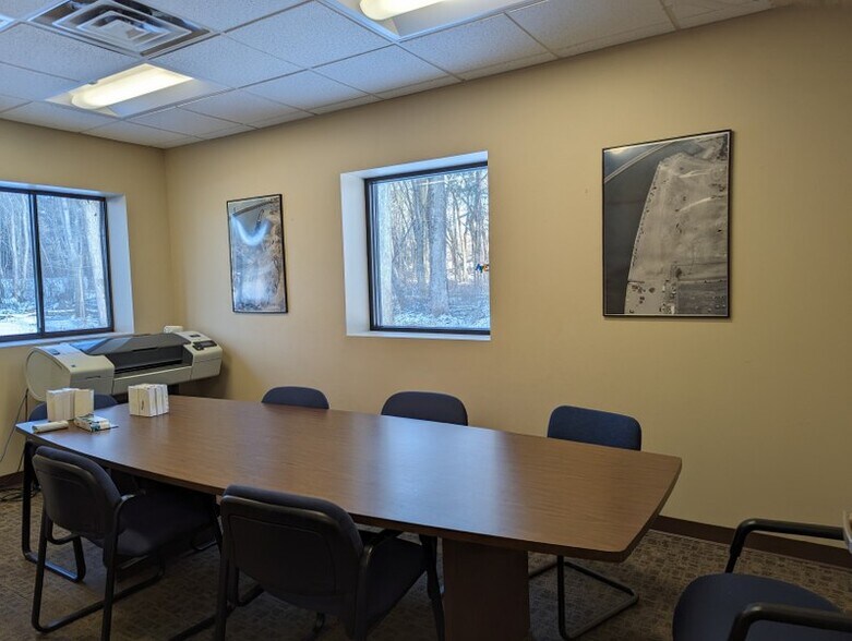 More Photos Of 58 Connecticut Ave, South Windsor Warehouse For Lease