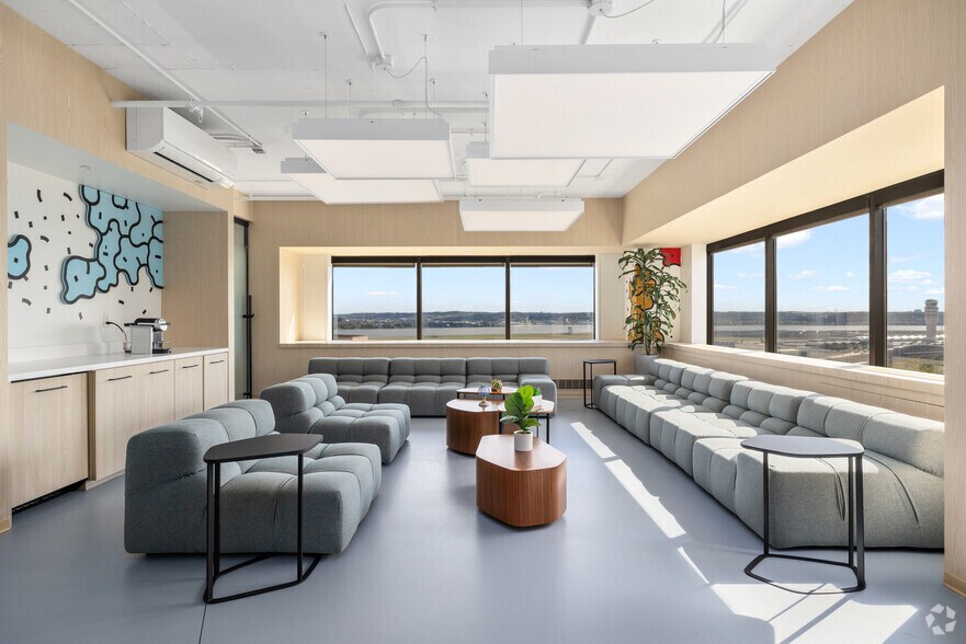 More Photos Of 1550 Crystal Dr, Arlington Office For Lease