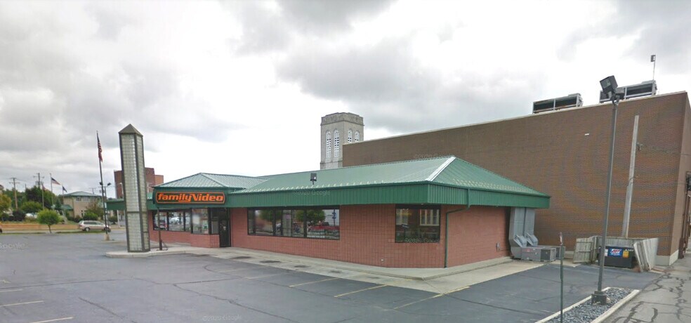 More Photos Of 143 N Main St, Bellefontaine Storefront For Lease