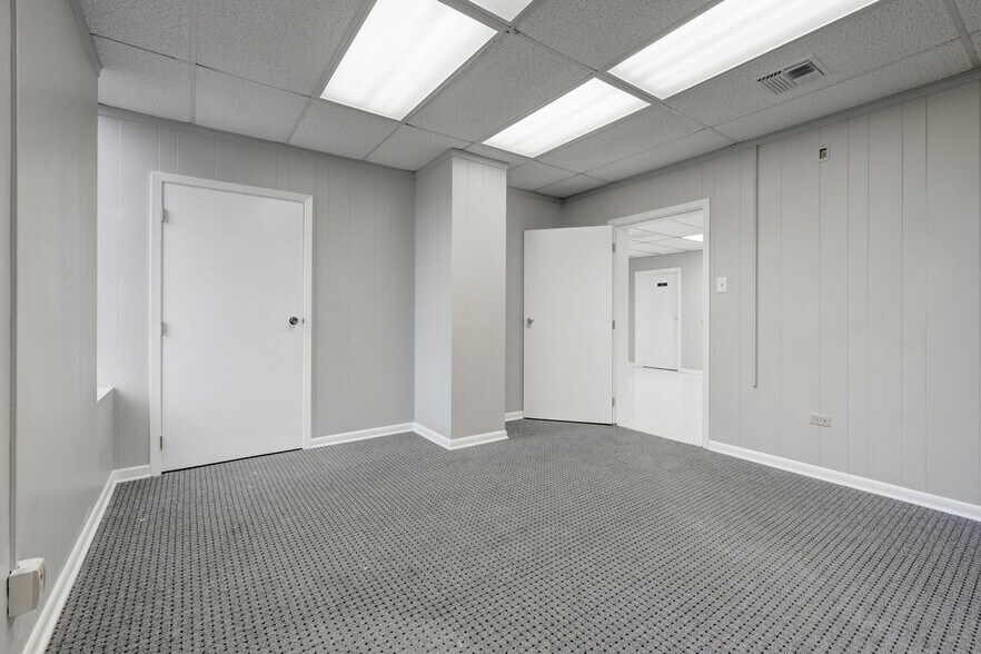 More Photos Of 403 W Admiral Doyle Dr, New Iberia Distribution For Lease
