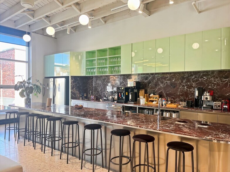 More Photos Of 4012A Rue Wellington, Verdun Coworking Space