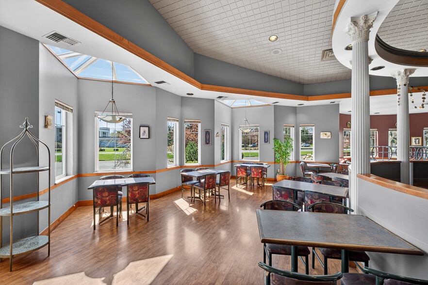 More Photos Of 1650 W Bakerview Rd, Bellingham Restaurant For Sale