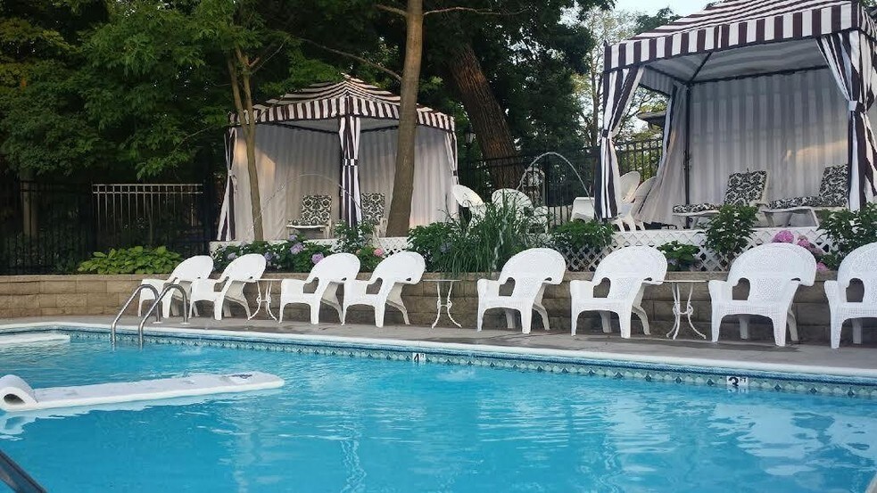 More Photos Of 304 S Wells St, Lake Geneva Hotel For Sale