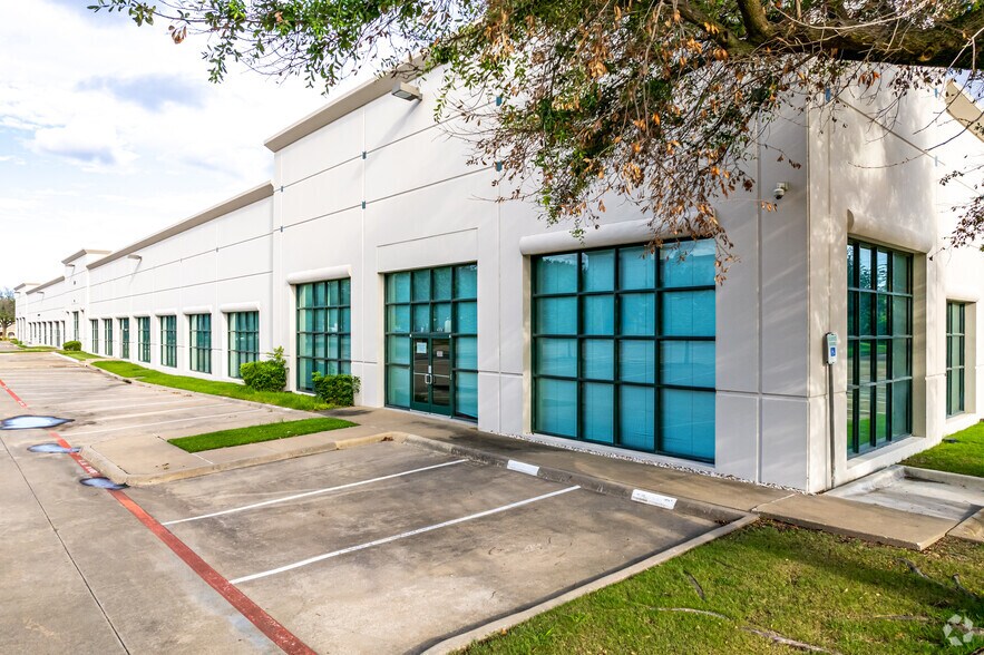 More Photos Of 6501 Windcrest Dr, Plano Unknown For Lease