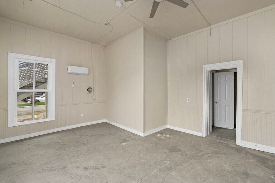 More Photos Of 901 N Saint Joseph St, Gonzales Office For Sale