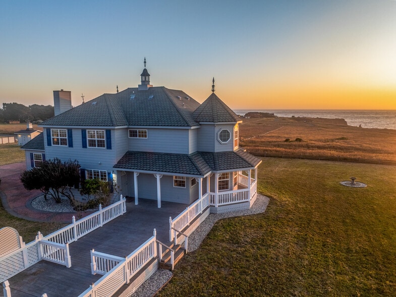 More Photos Of 19351 Del Mar Dr, Fort Bragg Specialty For Sale