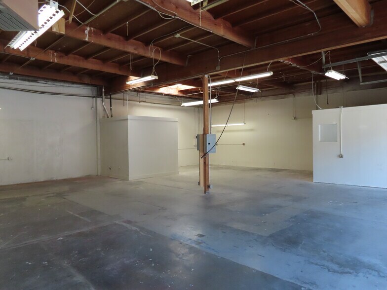 More Photos Of 716 San Antonio Rd, Palo Alto Manufacturing For Lease